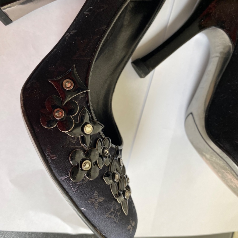 Louis Vuitton black monogram satin pumps heels 35.5 Italy pat leather decor - Picture 11 of 12